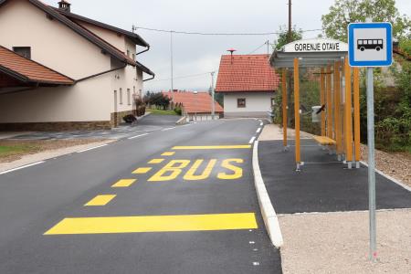 GORENJE OTAVE  NOVI NADSTREŠNICI NA AVTOBUSNEM POSTAJALIŠČU  02 FOTO LJUBO VUKELIČ